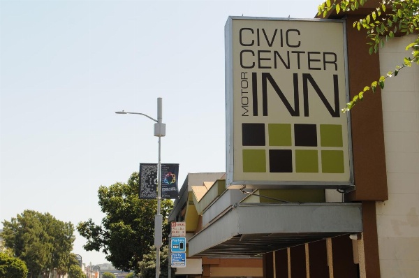 Civic Center Motor Inn image 1